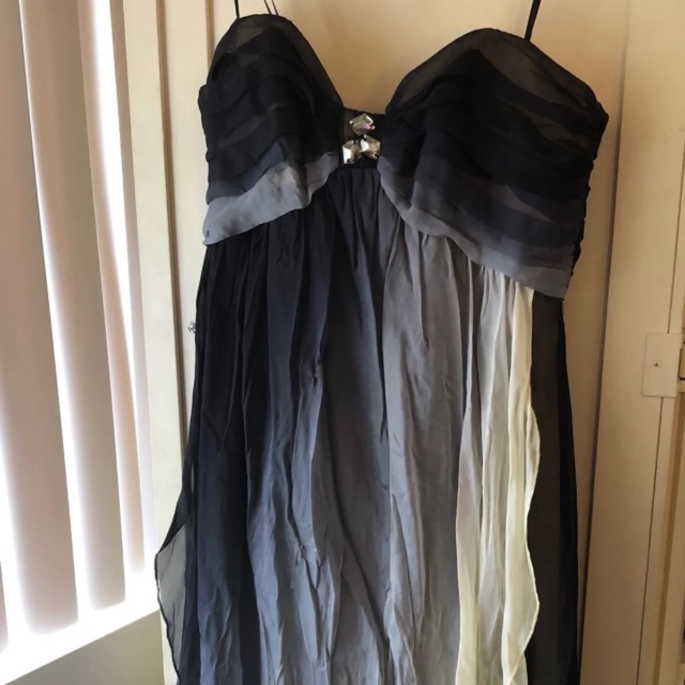 Dress - Picture 4 of 8